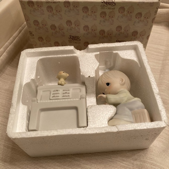 Precious Moments retired! Lord, Keep My Life in Tune, plays Amazing Grace 1984 - Picture 3 of 12